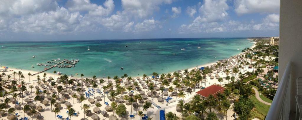 شقة Marriott Aruba Surf And Ocean Beachfront Clubs شاطئ بالم المظهر الخارجي الصورة